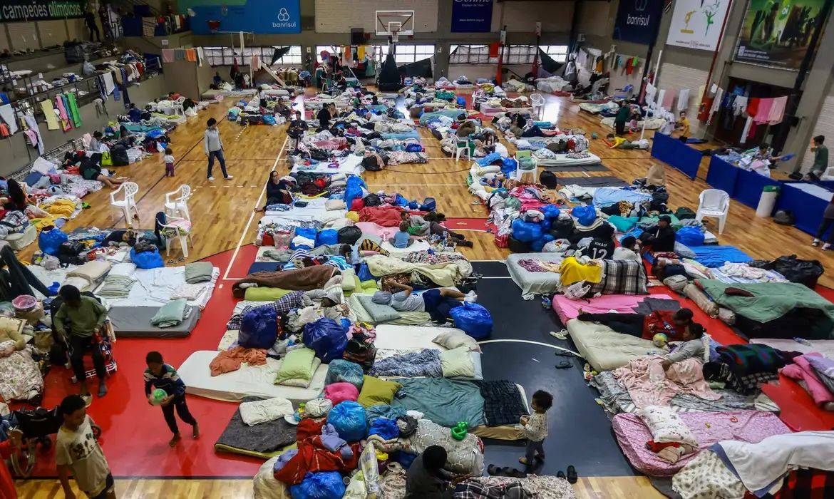 Quase 80 mil pessoas estão em abrigos no RS; mortes chegam a 149