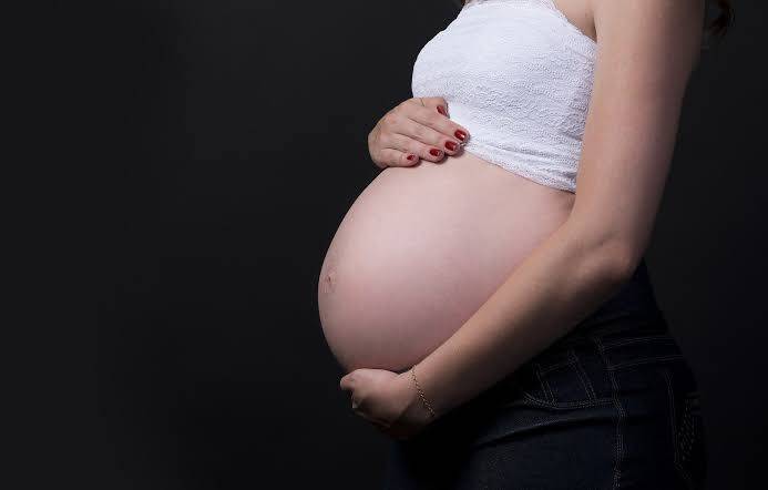 Grávida de quíntuplos é autorizada a retirar 3 de 5 fetos
