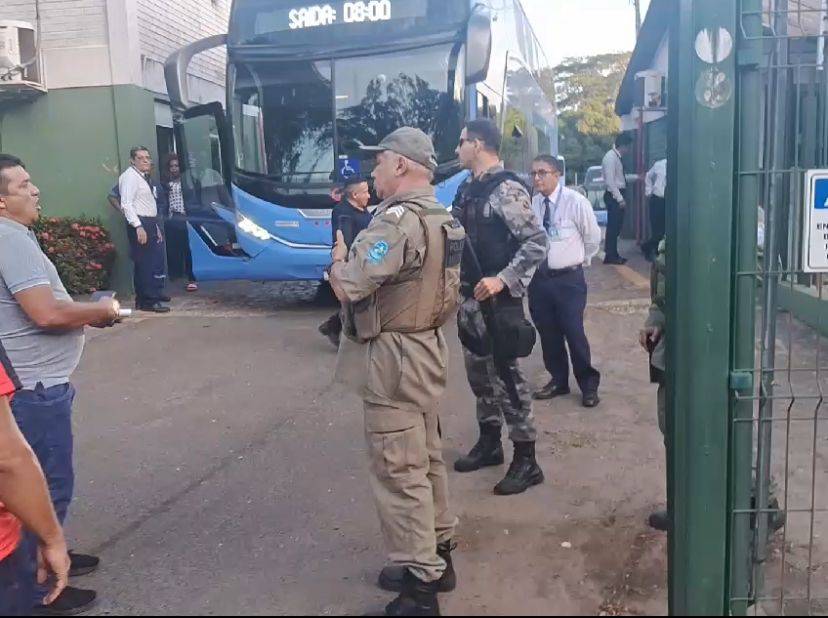 Confronto em protesto de rodoviários em Teresina deixa manifestante ferido por tiro de borracha