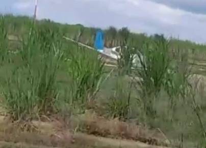 Avião monomotor sai da pista ao tentar decolar na fazenda do deputado Julio Cesar