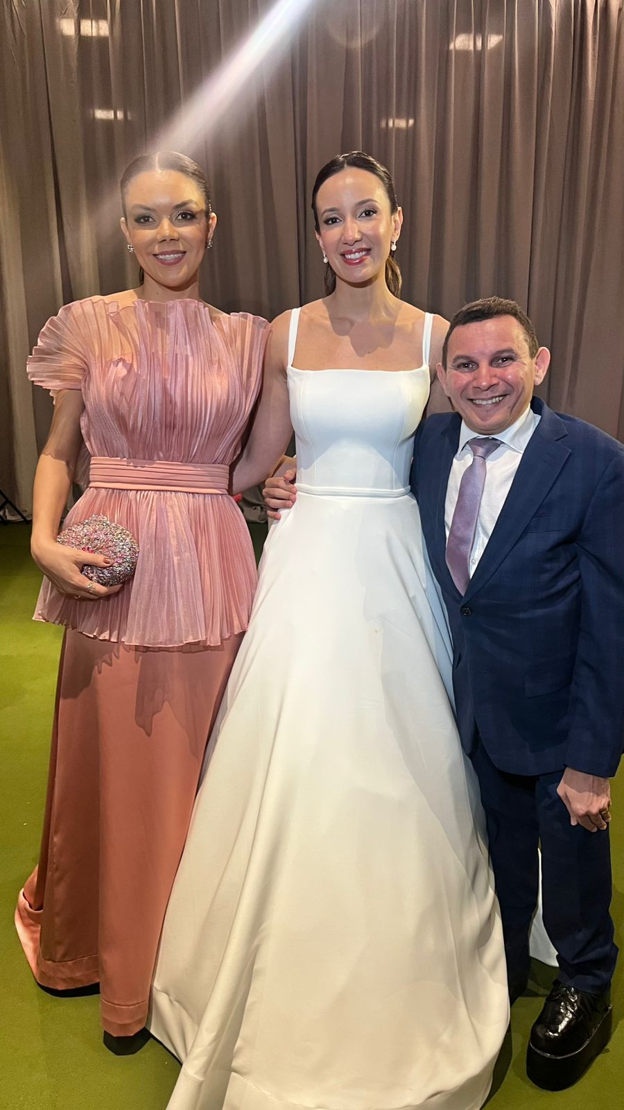 Mauro Eduardo e Thais Cardoso marcam prensença no casamento Yasmin Dias Raúl Jatobá