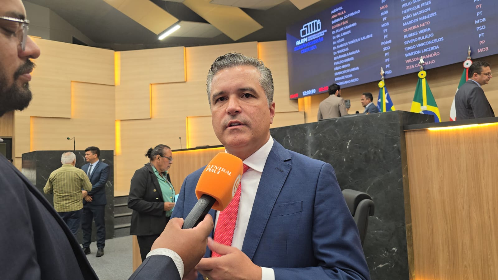 Na Alepi, Dr. Vinícius defende investimentos no metrô e rebate oposição