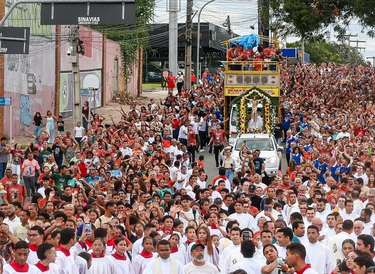 Multidão participa de “Teresina Ressuscita com Cristo”