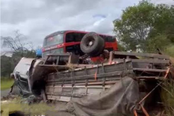 Colisão entre caminhões deixa morto e feridos na PI-140 entre Floriano e Itaueira