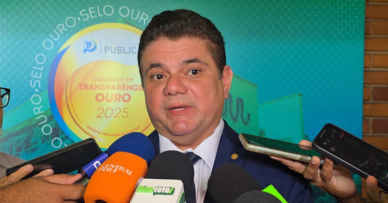 Fábio Xavier diz que não há privilégio ao PT e que governo trata base de forma igual