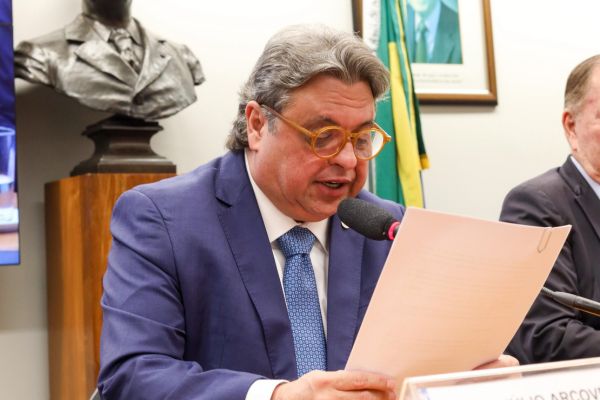 Projeto de Júlio Arcoverde que cria o Selo Cidade Limpa avança na Câmara dos Deputados