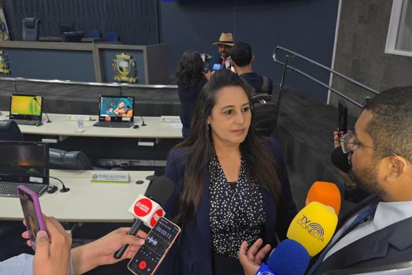 Vereadora Ana Fidelis volta a negar rumores de desistência da disputa pela Câmara Federal