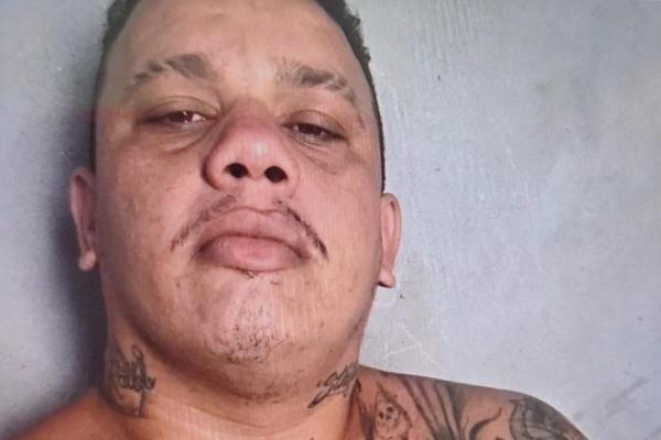 Homem é morto com mais de 20 tiros dentro de casa e esposa fica baleada em Altos