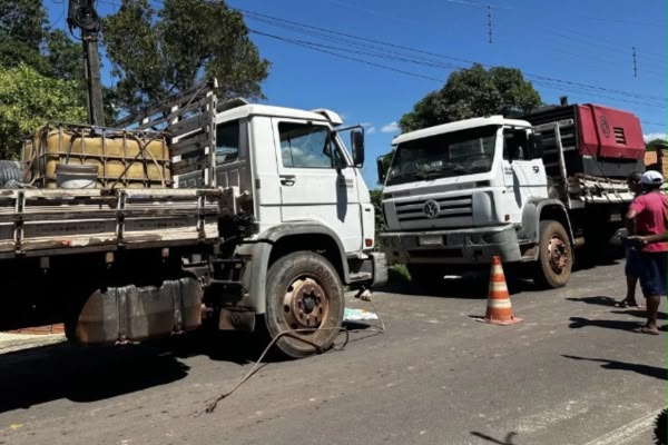 Homem morre em acidente de trabalho envolvendo dois caminhões em União