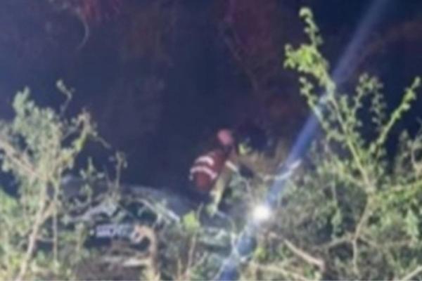 Capotamento deixa motorista morto, duas crianças feridas e mulher desaparecida no litoral do Piauí