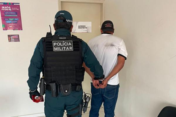 Homem com tornozeleira eletrônica é preso após invadir casa da ex-companheira