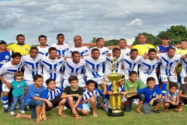 Comercial integra atletas do Sub-20 ao profissional e amplia elenco para Série B