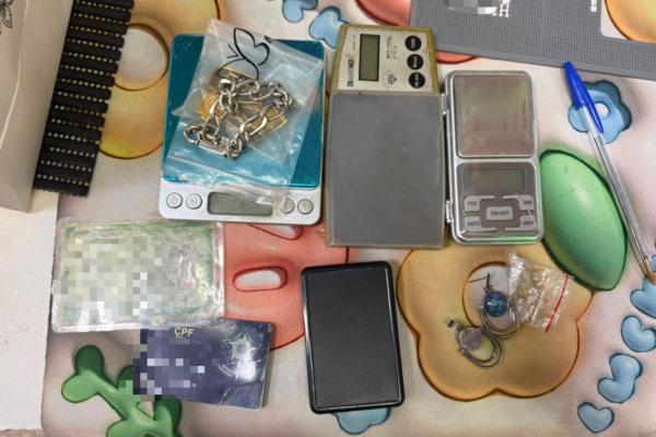 Massagista é presa suspeita de furtar joias e objetos de clientes em Teresina