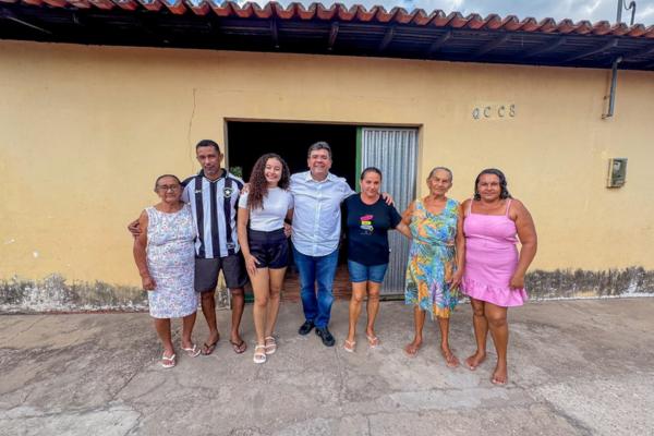 ”Queremos levar estudantes da rede pública ao topo”, diz Rafael ao conhecer trajetórias de sucesso