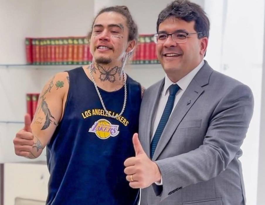 Whindersson Nunes visita Rafael Fonteles no Palácio de Karnak